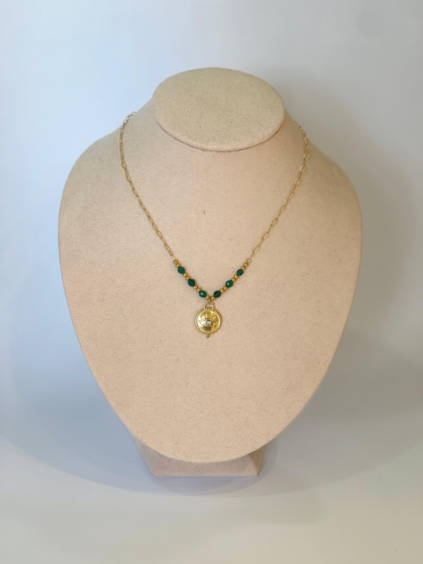 Collar piedras verdes