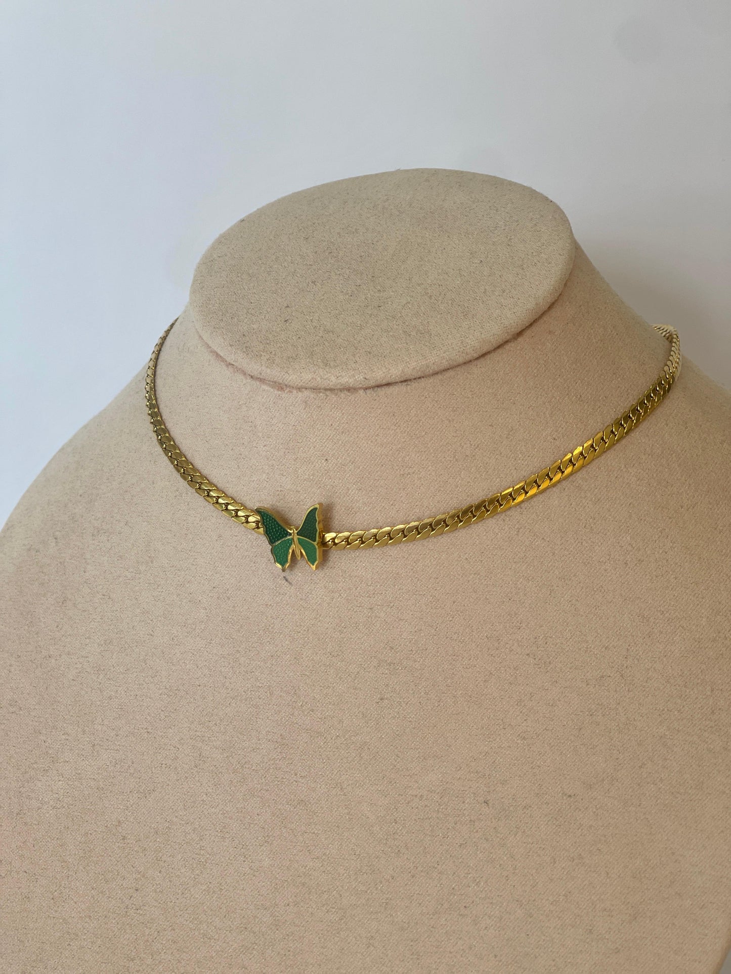 Collar mariposa